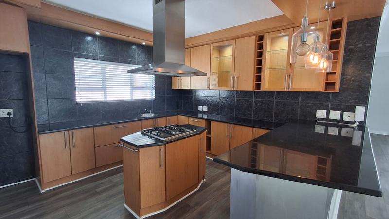 To Let 4 Bedroom Property for Rent in West Beach Western Cape